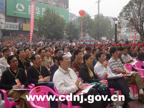 中纪委原常务副书记曹庆泽参观桥南市场 市委常委,市委秘书长刘明