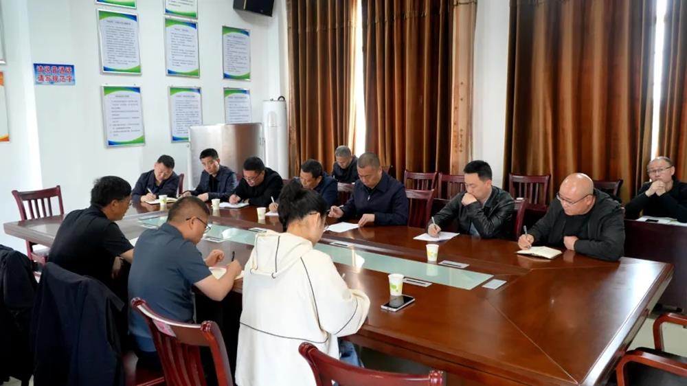 9a9d5dd63d1842a0a57b7dc87ead67e4.jpg 9a9d5dd63d1842a0a57b7dc87ead67e4.jpg