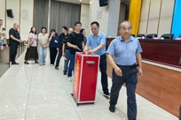 市农业农村局开展支援石门县灾后重建募捐活动
